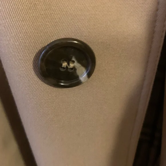 Holt Renfrew Men’s Classic Tan OverCoat - size 42 (L) - Picture 5 of 9